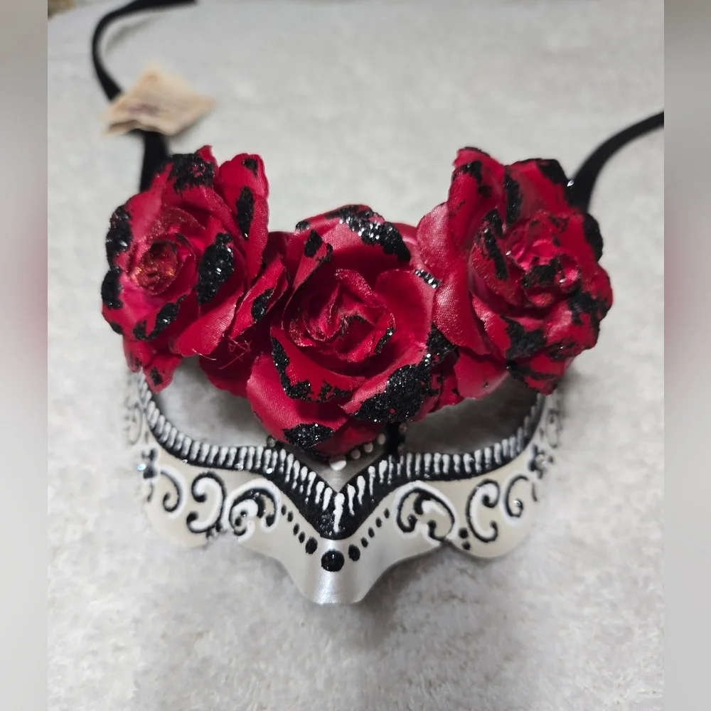 La Maschera Del Galeone Venetian Mark NWT Red Roses Hand Painted